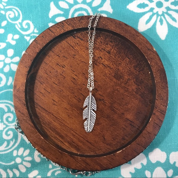 ๐๐๐ฒFIRM๐โBUNDLEโ 4 DISCOUNT! FEATHER NECKLACE! - Picture 3 of 4